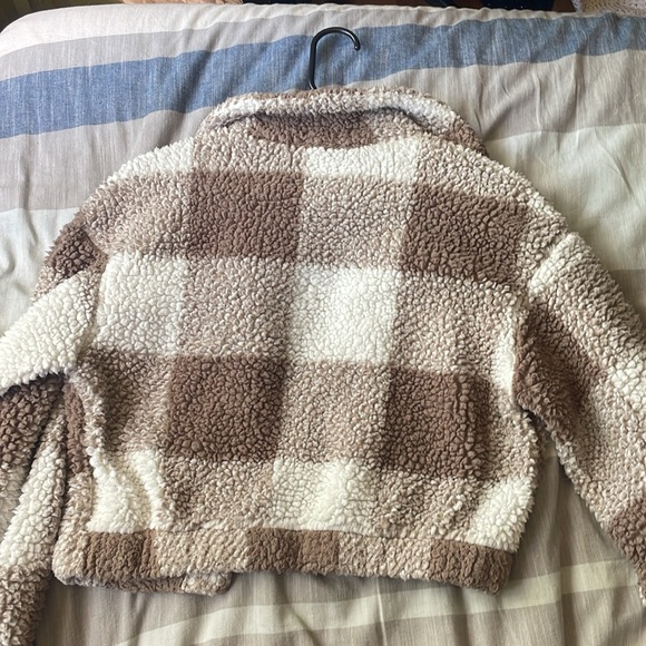 Tan and cream soft fuzzy cropped jacket size small - Picture 5 of 5